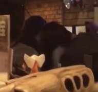 李诞女生亲密视频流出李诞否认出轨：只是被友人挽着脖子讲话