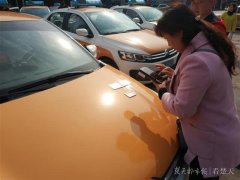 武汉市出租车更换统一电子标识 便于交管部门管理