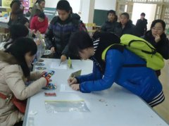“新东方杯”倍学口语大赛 展现自我风采
