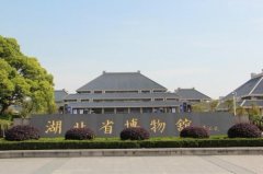 武汉除了黄鹤楼出名之外还有哪些出色的景点？